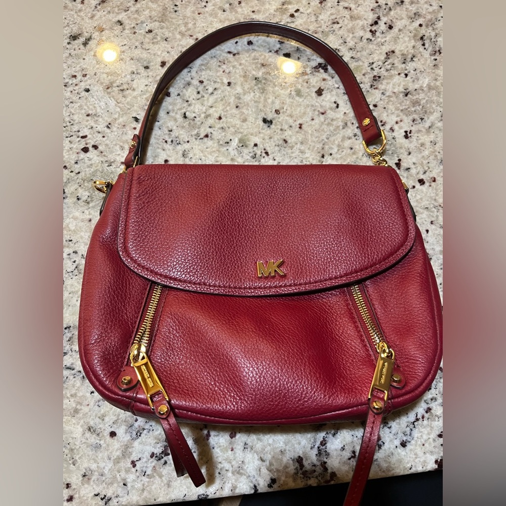 NWT Michael Kors shoulder strap purse. Value $278.00,